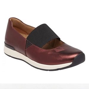 Vionic Women's Leather Slip-On Mary Janes